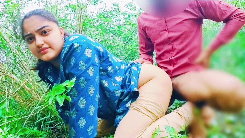 Your_aisha: Chica india del pueblo folla primera vez su apretado coño...