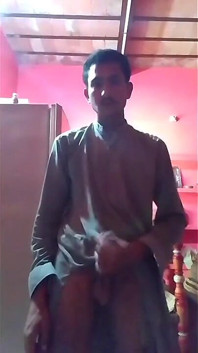 Adoro giocare con il mio cazzo anale - il ragazzo sottomesso sta sborrando a mani libere per la matrigna