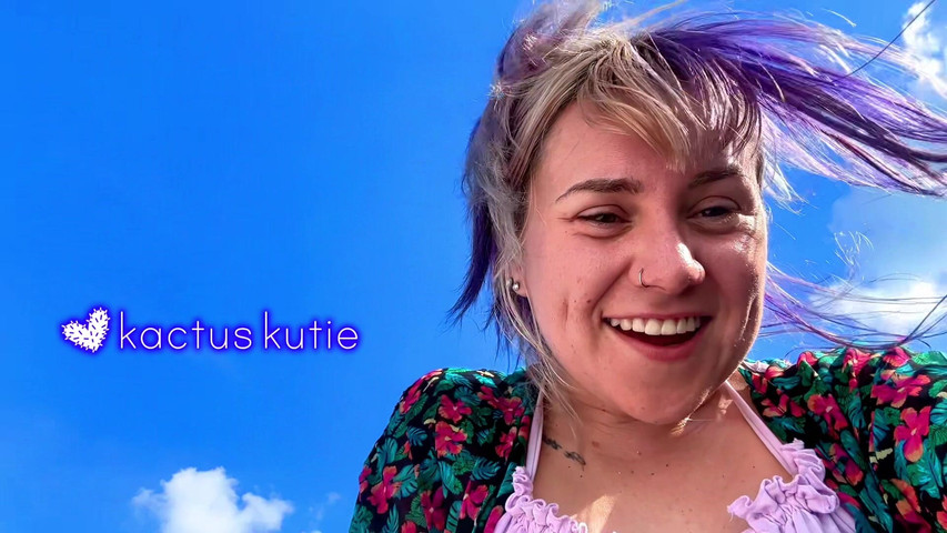Sneaky Pee at the Beach (Kactus kutie)