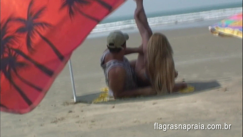 Amateurs videos: Brazilian couple having sex on the empty beach