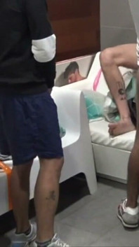 Increíble bang bang bisex en sauna