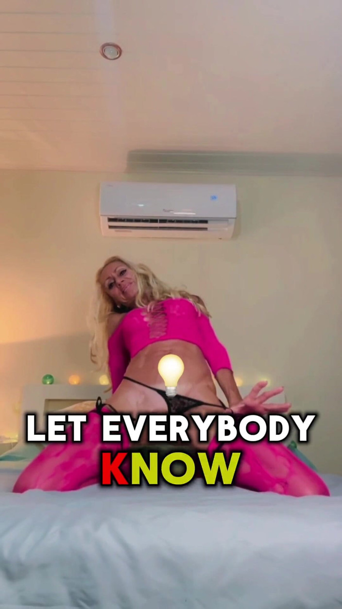 Sienna Diamond: Barbie, MILF, Exhibe Sa Chatte