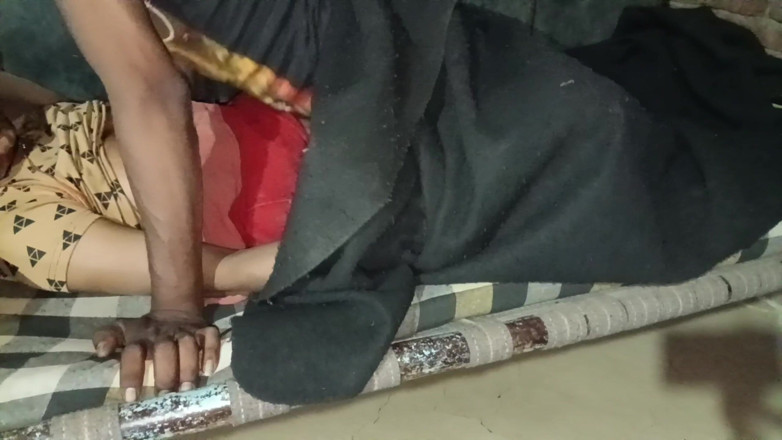 Indian sex2: Studentă invitată de iubit la casa ei la o fată...