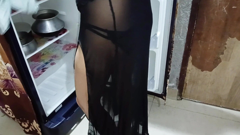 MrsShivani: Indian Bhabhi Was Fucked in Front of Opened Fridge