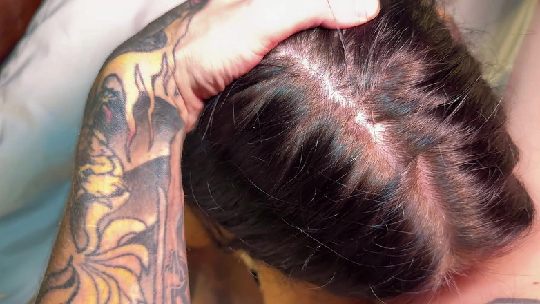 SkinLovers: Un altushka dur cu un fund uriaș