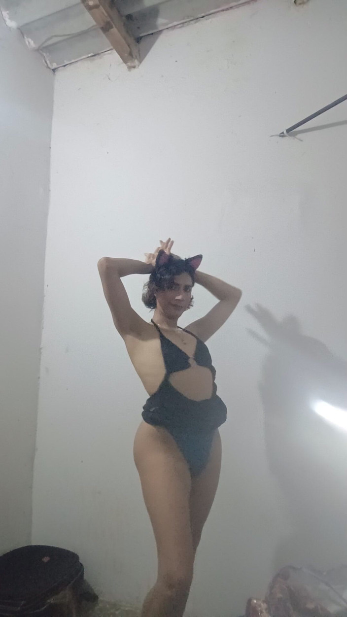 Femboy from Colombia: Em preto esta menina dando sua dança