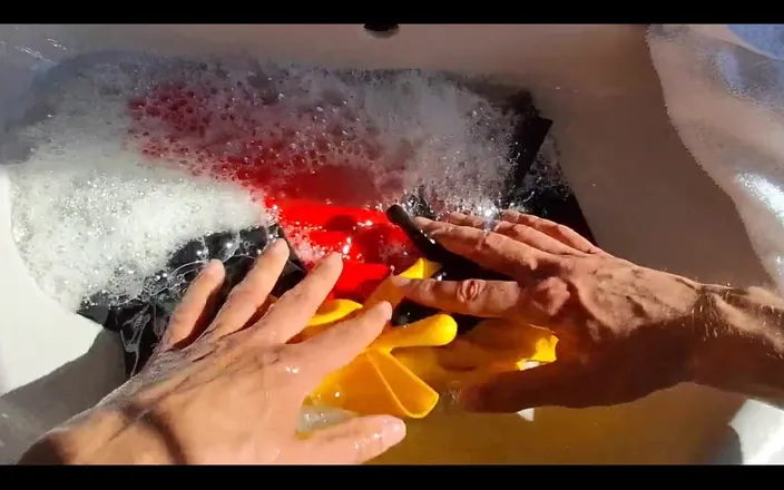 Dreamofevolution: Dreamofevolutionvip - Latex Cleaning with Begloss#1 - 1000045265 - Sep 19, 2024