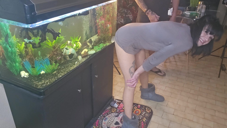 Sparowdox: Bini panas berkongkek dildo semasa dua kawan memancut mani pada...