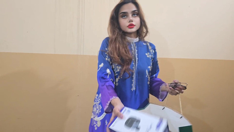 Sairaxsaim: Temui teman wanita kolej saya selepas perbualan hindi yang jelas...