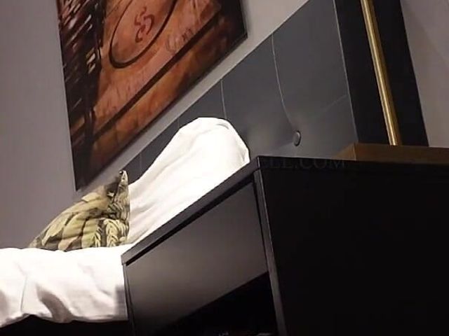 Reell - It's Not Easy Being a Bitch - Trampling (Cruel Reell)