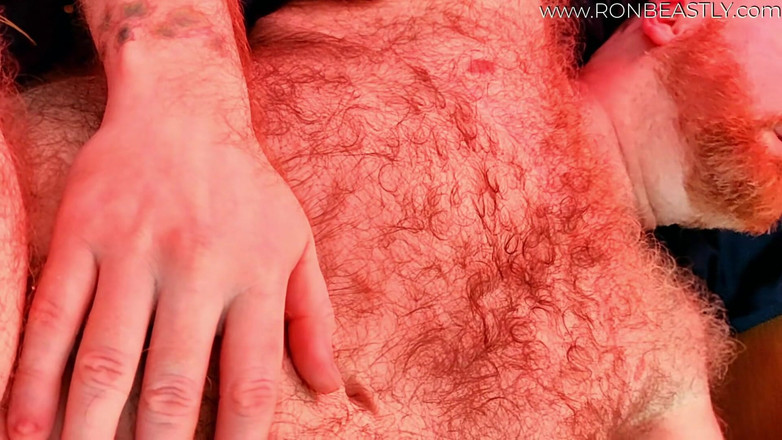 RonBeastlyFTM: トランスベアがセクシーなカブにおまんこを伸ばされる