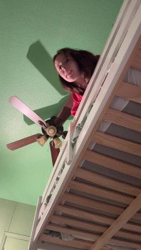 Rooming s tvou nevlastní sestrou se promění v sexuální .... To je důvod, proč palandy jsou vždy dobrý nápad!