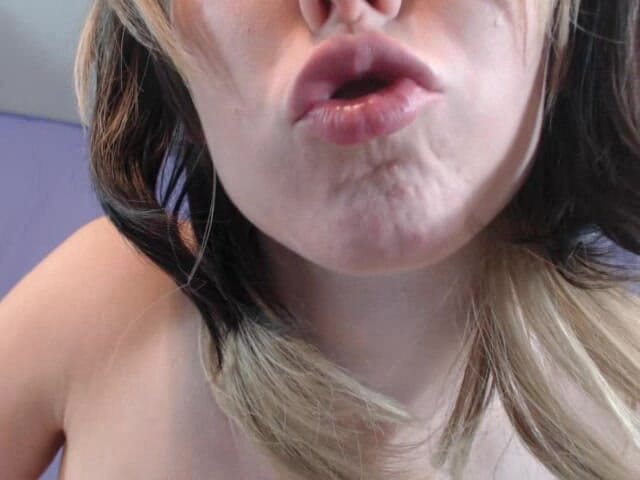 Brooke Dillinger: V54 Cv Focus on Lips and Masturbate
