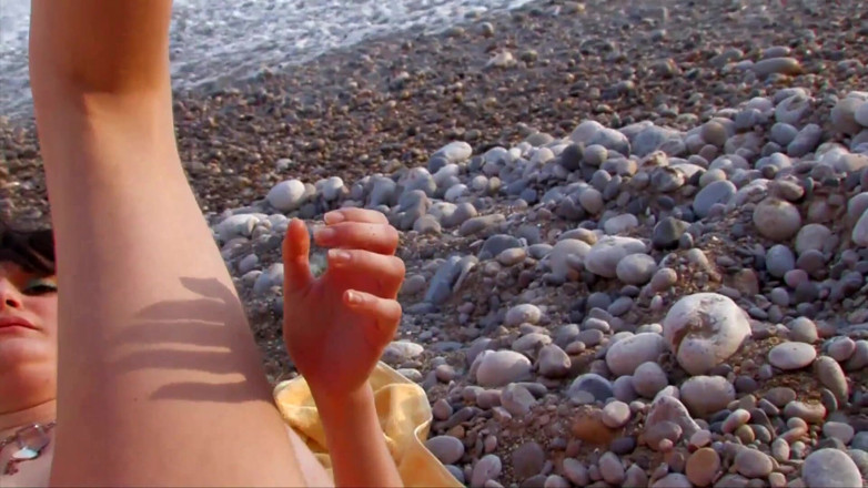 Out Sexxx: A French brunette is screwed on the beach by a...