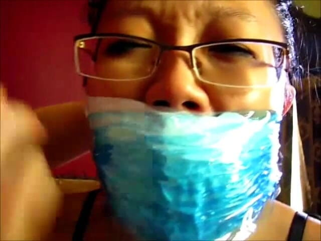 Selfgags classic: Afgeplakt door de babysitter!