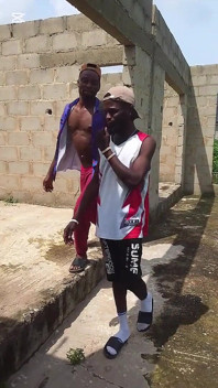 Padrasto me pegou e furou minha buceta com mais força