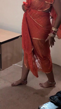 Curvy Brown Ass Bhabhi in Saree