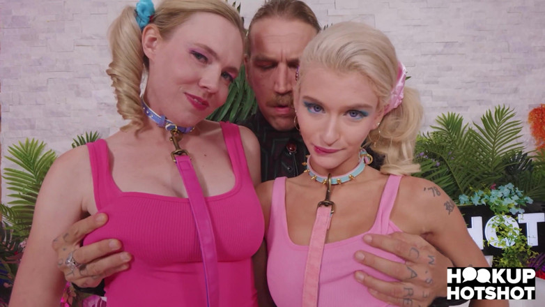 Hookup Hotshot: Rebel Rhyder ed Emma Rosie navigano su Internet alla ricerca...