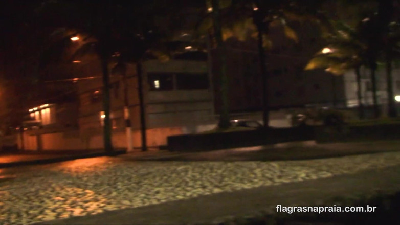 Amateurs videos: Couple fucking at night on the beach sand