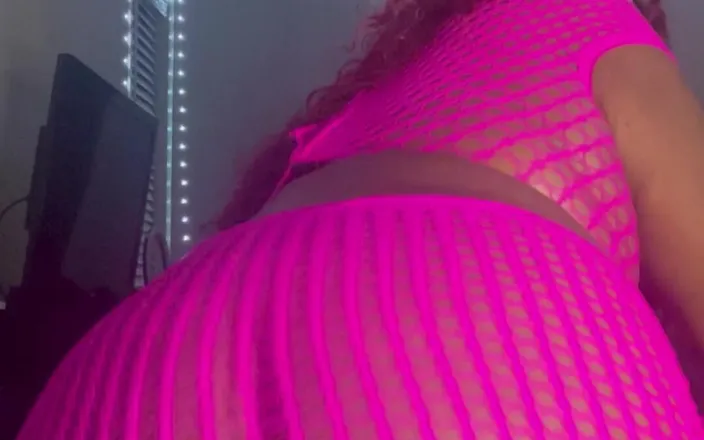 Harley Harper: Pretty in Pink