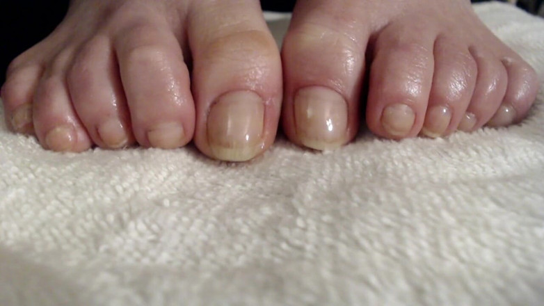 Abby Anna: Long natural toenails oiled feet
