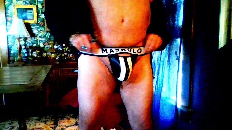beardaddychub: Медведь дрочит перед вебкамерой с Maskulo Jock