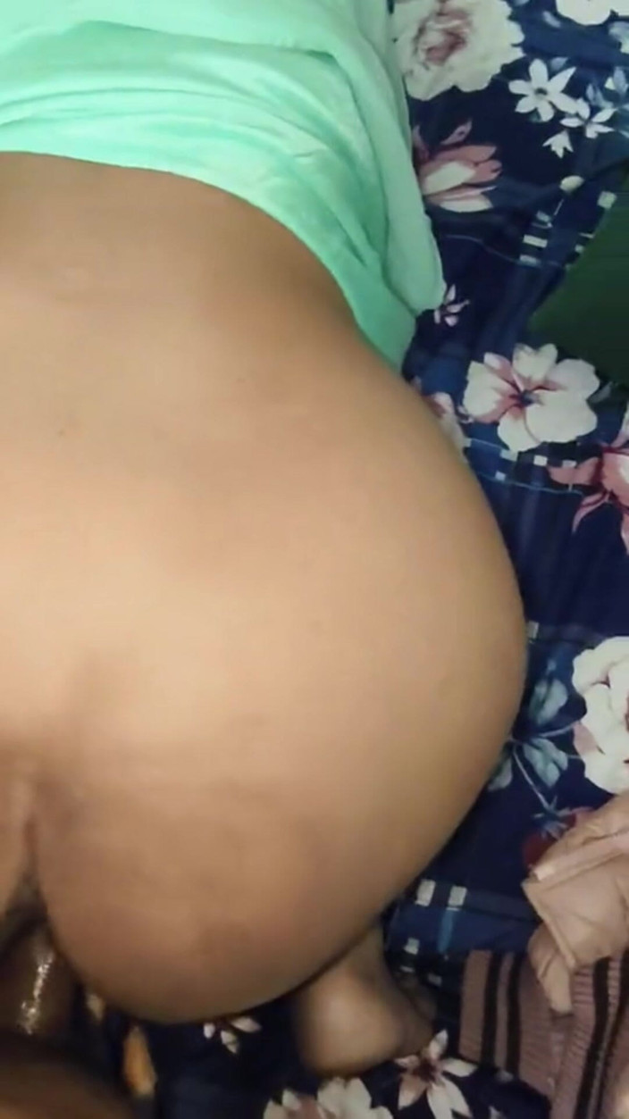 Hot Nisha bhabhi: Mijn eerste anale neukpartij met vriendje van de buurman