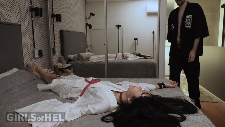 Girls of Hel: 白い着物で継父とドレスアップをする-ボンデージセックス