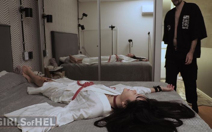 Girls of Hel: Elle joue à l’habillage avec son beau-père en kimono blanc - sexe...
