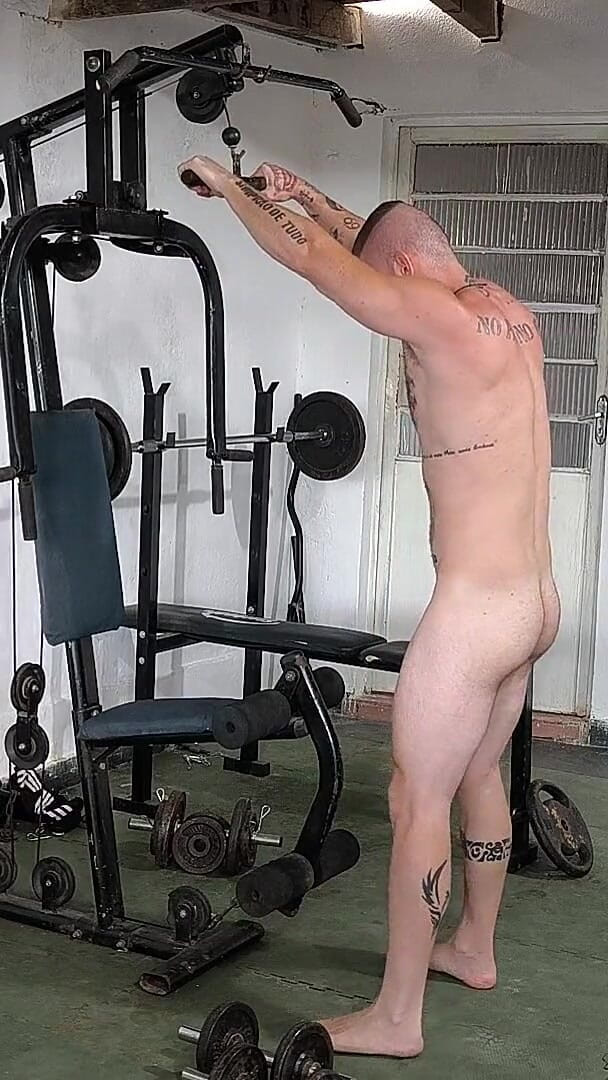 Carmona Training Naked (Carmona)