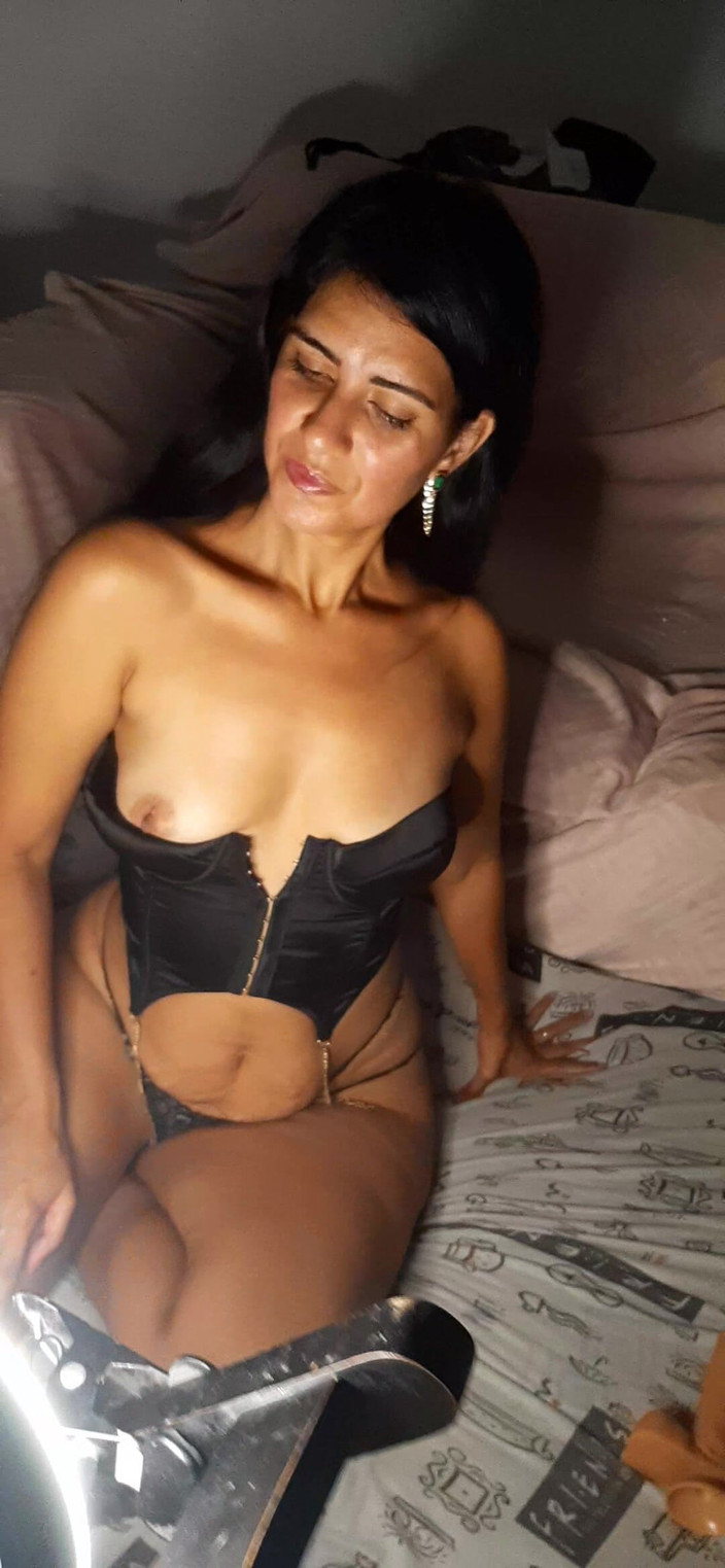 Renatinharj: Vanessinha Showing off in the Beautiful and Wonderful Living Room