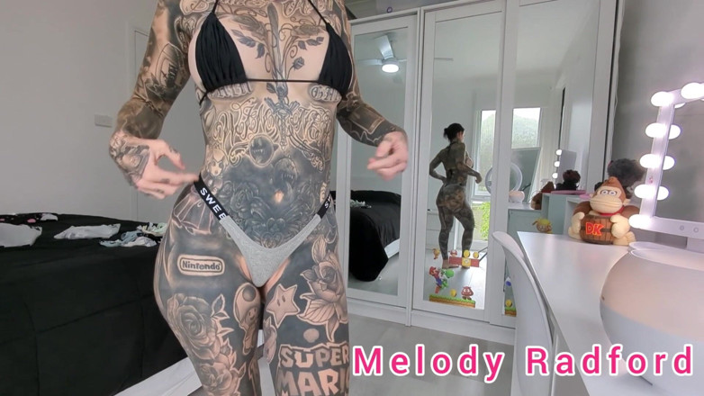 Melody Radford: Sexy sweet g string y micro bikini prueban el recorrido...