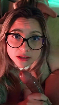 大屁股女仆给老板大口交