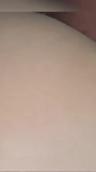 L'ho incontrata su Tinder, ho invitato una ragazza di 18 anni a guardare film, ma invece l'ho scopata, e sono venuto nel culo