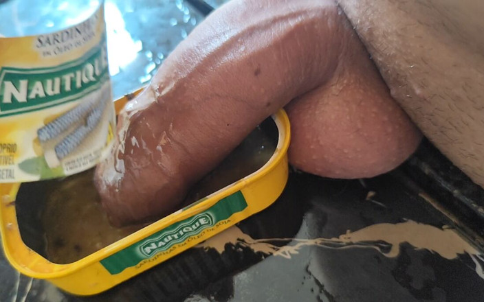 Straight Daddy Club: Công thức dương vật đóng hộp với dầu ăn.
