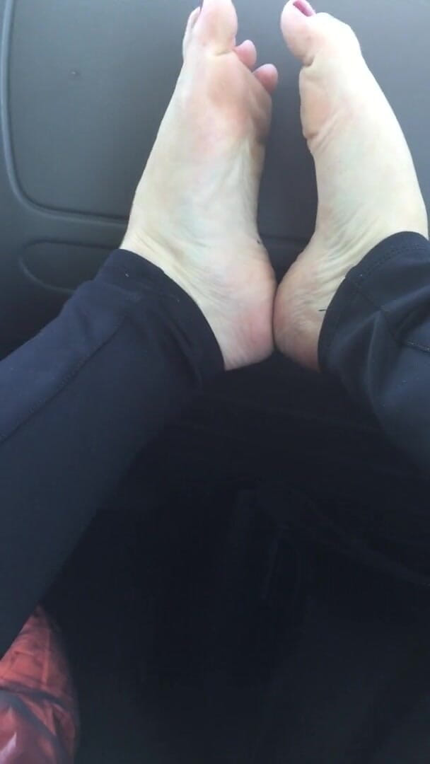 Foxie Roxie: Sexy toes in the car
