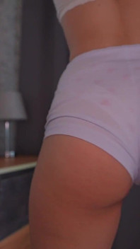 Un Short Court Essaye Le Transport ! Taquinage De Cul Parfait