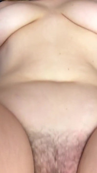 Behaarte MILF bekommt muschi geleckt &gefingert, reitet Cowgirl pOV, schmutziger tropfener creampie