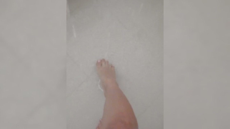 Lulu sweet: Kaki Seksi di Bilik Mandi