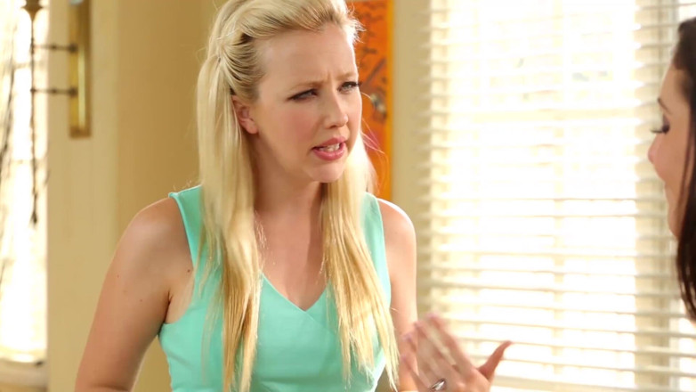 Lesbian Stories: Cewek rambut pirang tubuhnya diminyaki dan memeknya dijilat