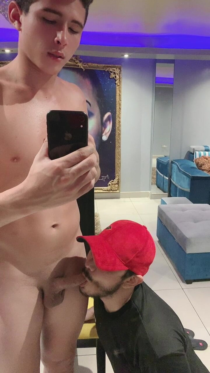 The-hook305: Markus Gets a Blowjob in Front of the Mirror