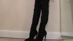 Danielle Maye: Suede Boot Hakimiyeti