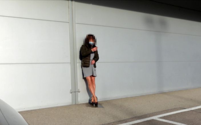 Loreley add: Travestito piscia in collant all'aperto