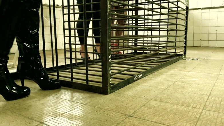 Mistress April: Bà chủ Dominatrix April - dịch vụ cải huấn, phần 1