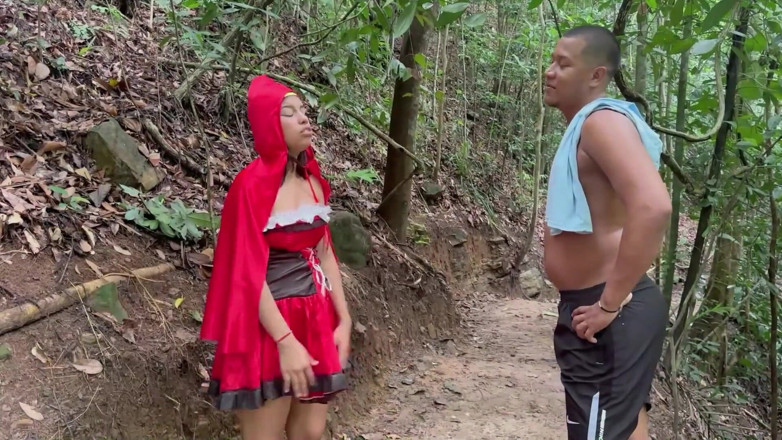 Saraymike: A mi gran hermanastra latina le encanta ir al bosque...