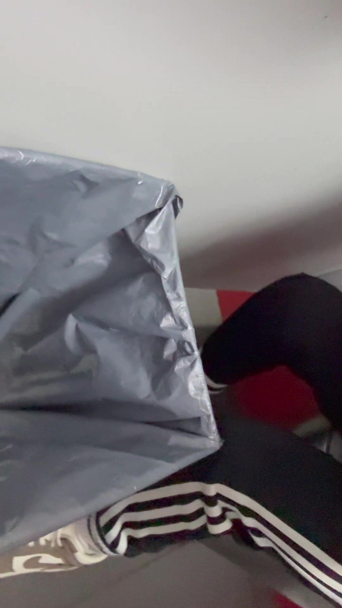 KinkySirius: Gopnik ssie kutasa przez dziurę Glory w toalecie na stacji