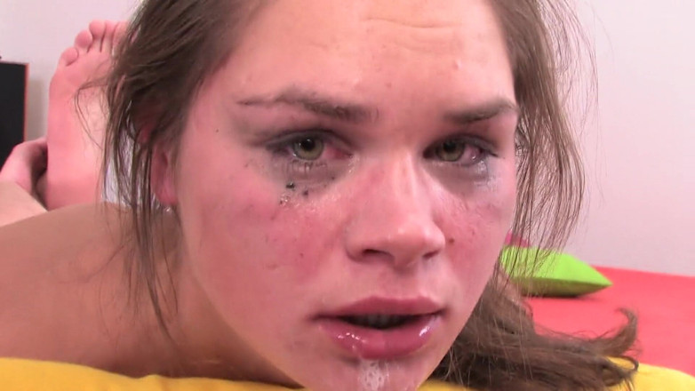 Young Throats: Extreem diep in de keel neuken door monsterlul
