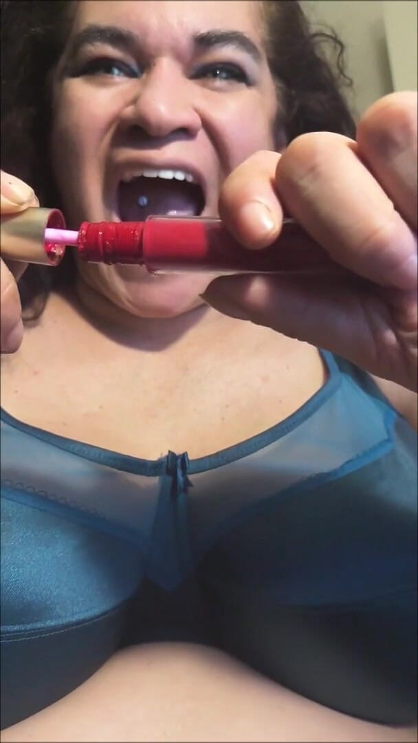 Haydee Rodriguez: Rossetto rosso al rallentatore