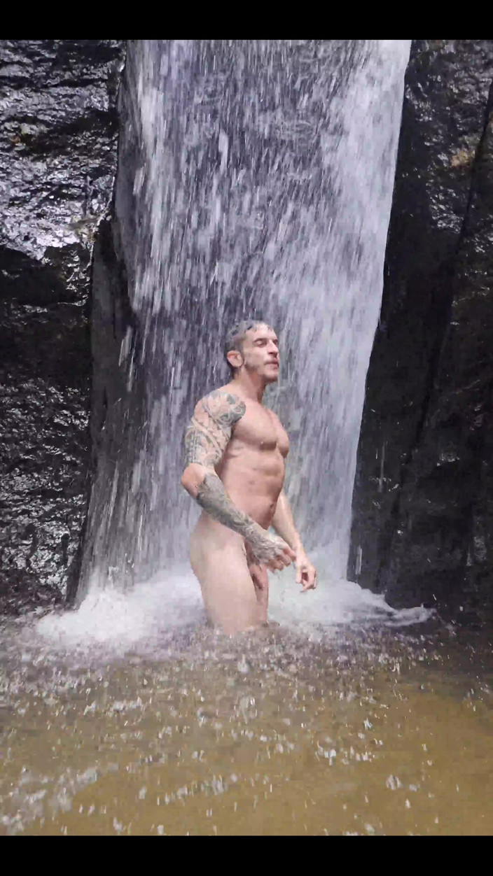 Dave Wikkinson: Фотосессия в водопаде
