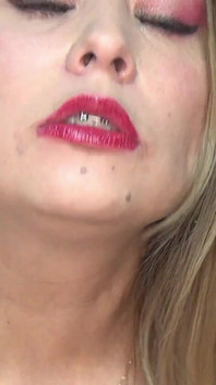 Zwei Riesige Stocke Tief in Die Kehle Nehmen